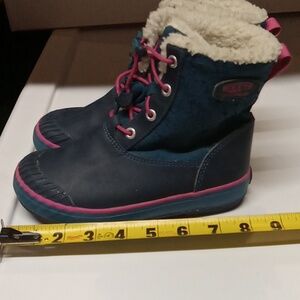 Keen girls size 13 snow boot insualted